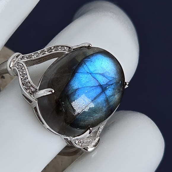 Natural Oval Labradorite & CZ 925 Sterling Silver Ring. - Picture 2 of 8